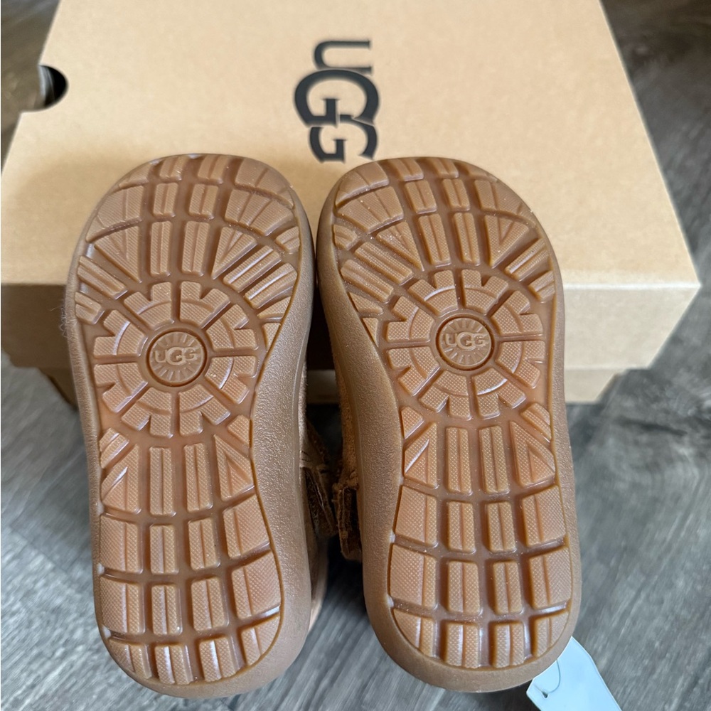 UGG Toddler Girl Brown Keelan Boots - Picture 2 of 9